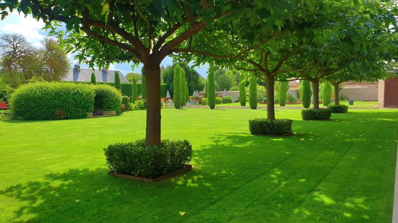 Les Loges De Saint Eloi Bed & Breakfast Pontlevoy Bagian luar foto